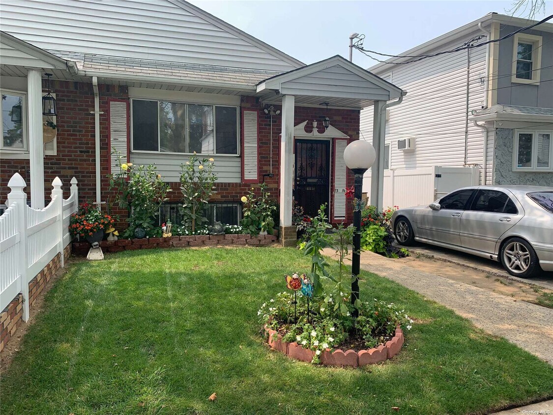 Primary Photo - 137-16 158th St