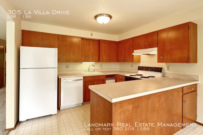 Building Photo - 305 La Villa Dr