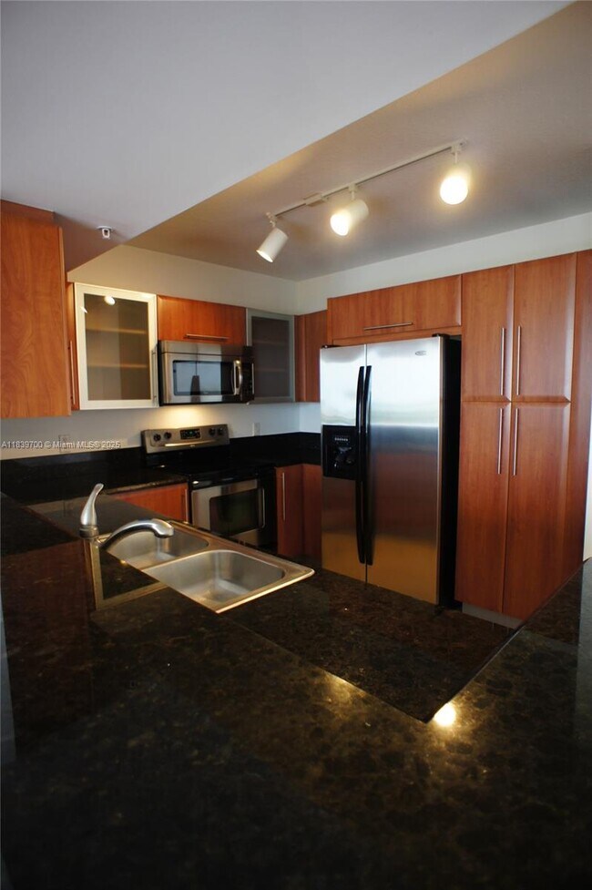 Foto del edificio - 3232 SW 22nd Terrace