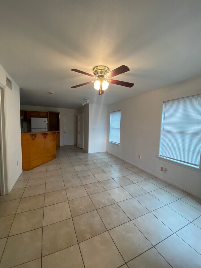 Building Photo - 738 Sonesta Dr