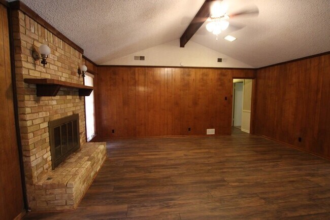 Foto del edificio - Available Now! 3 Bedroom, 2 Bathroom Home ...