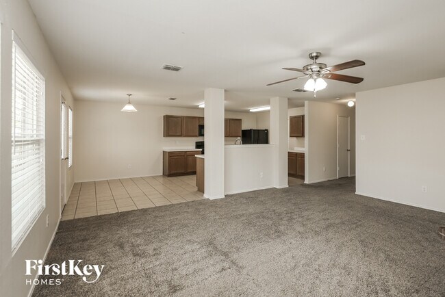 Building Photo - 852 Cats Eye Dr