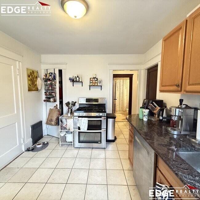 Building Photo - 35 Etna St