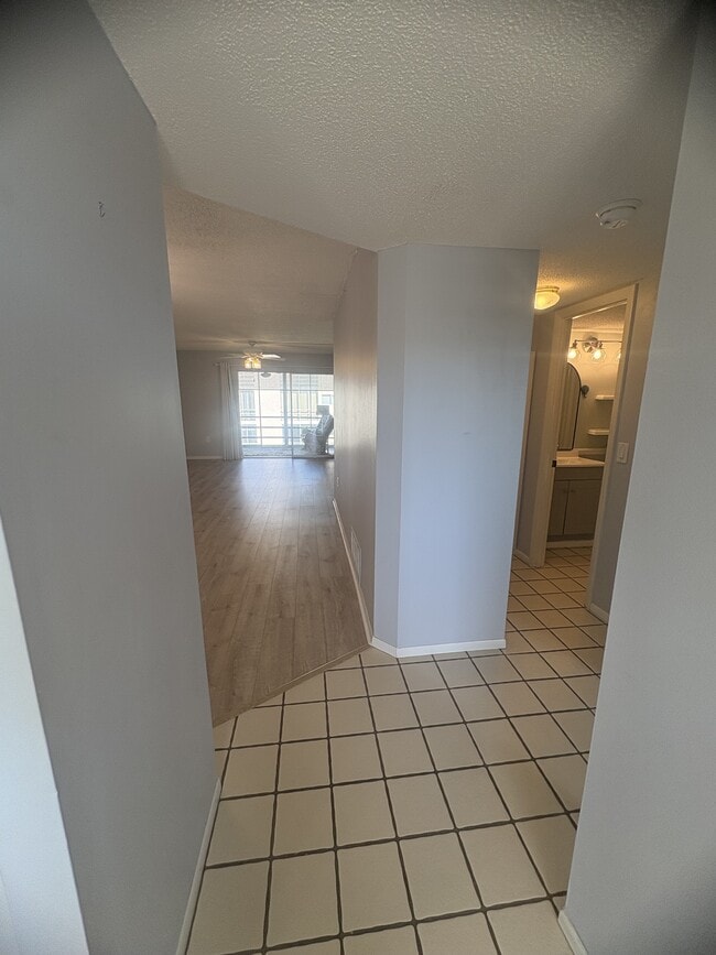 Building Photo - 995 La Guna Dr