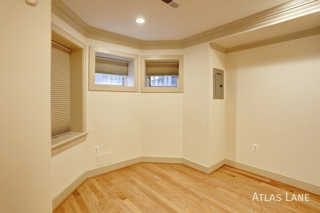 Building Photo - Professionally Managed, 3BD/2BA  Condo in ...