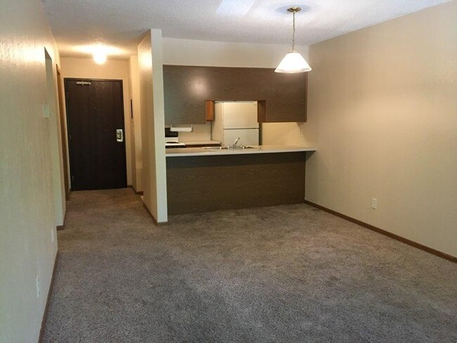 Westmar Kitchen and Dining Room - Westmar Apartments