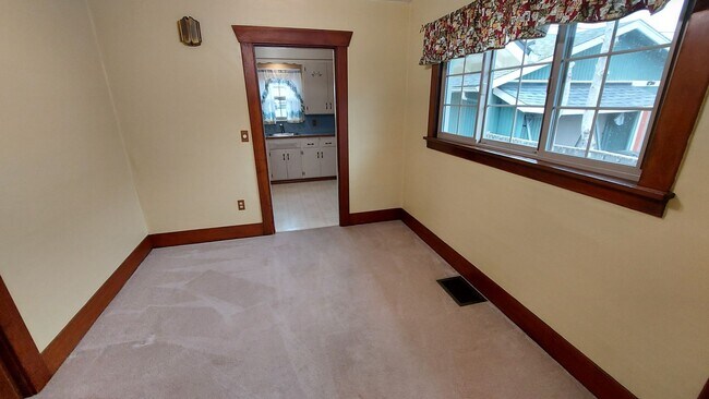 Building Photo - Classic North Everett 2 bed 1 bath home w/...