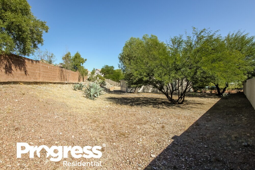 Building Photo - 2690 W Saddle Ranch Pl