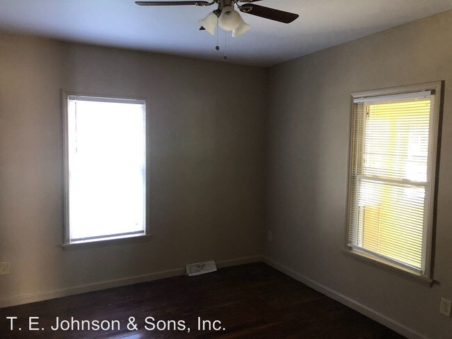 Building Photo - 3 br, 1 bath House - 404 E. Devonshire St