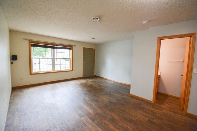 Building Photo - Spacious 2-story townhouse with extra garage space available!
