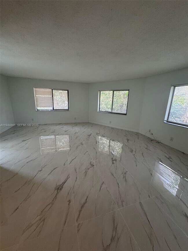 Building Photo - 5731 NE 18th Ave