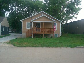 Building Photo - 211 Hickman Ave