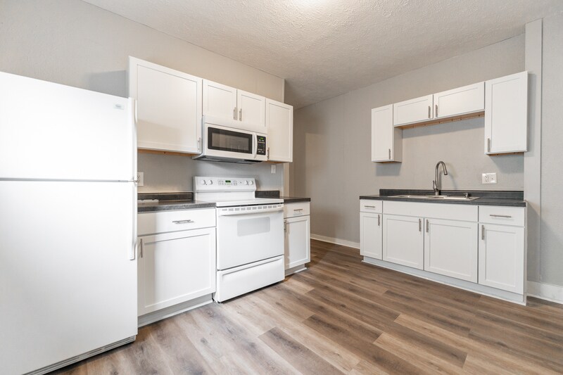 Foto principal - 2425 N Kenwood Ave