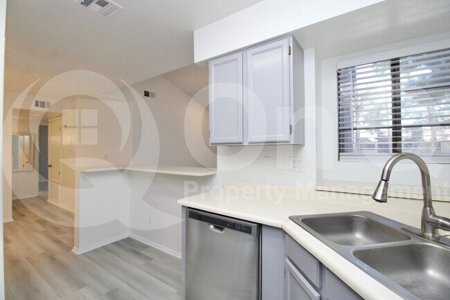 Foto del edificio - 533 W Guadalupe Rd