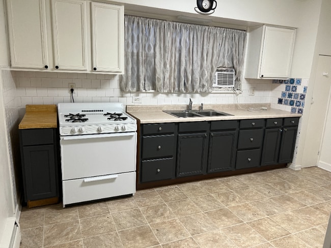 Foto del edificio - 7012 Kennedy Ave