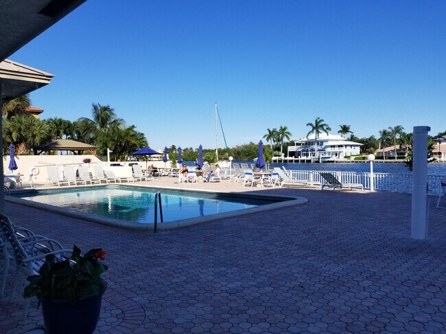 Foto del edificio - 638 Snug Harbor Dr