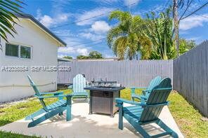 Foto del edificio - 6452 Custer St
