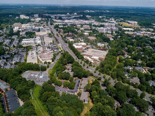Building Photo - Live in the heart of Southpark!