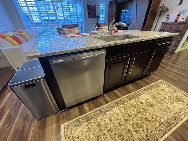 Foto del edificio - Beautiful Fully Furnished Home