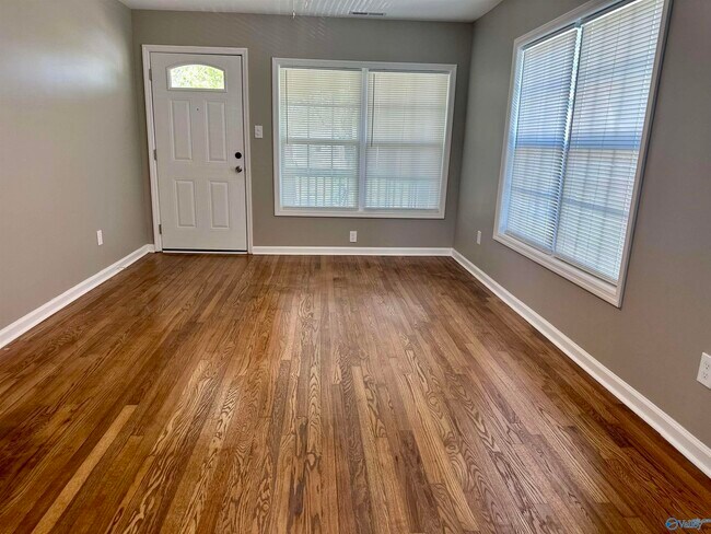 Foto del edificio - 3111 Hale Dr SW