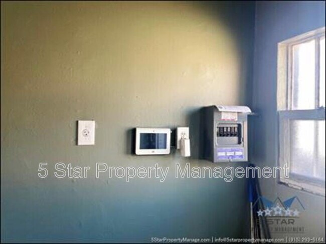 Foto del edificio - 1909 Yandell Dr