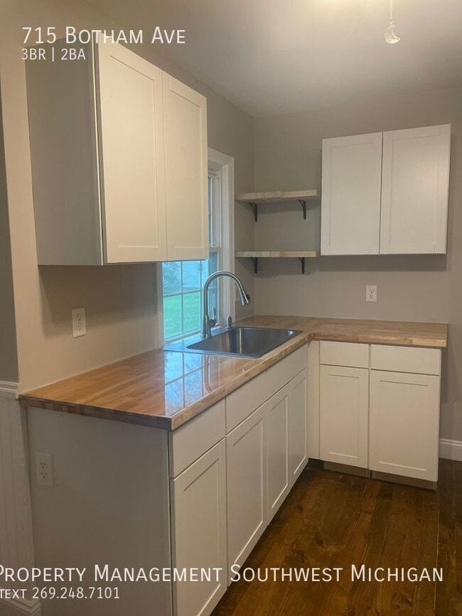Building Photo - Cute Cape Cod home in St Joseph