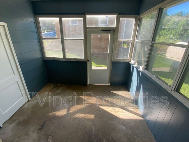 Building Photo - 3 Bedroom, 1.5 Bathroom House in Winston-S...