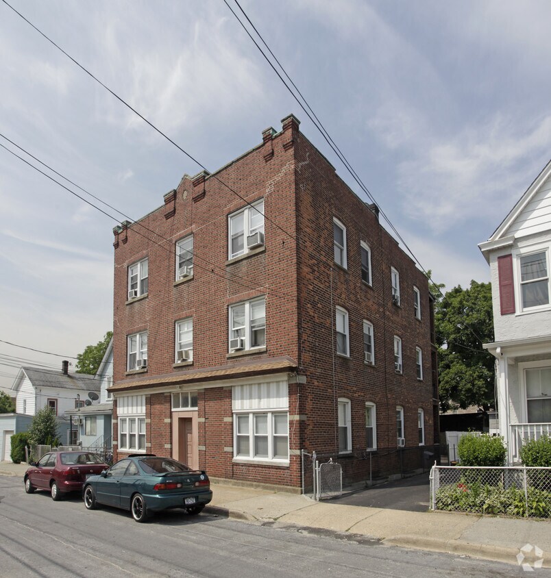 42 Hazel St, Glen Cove, NY 11542 Apartments in Glen Cove, NY