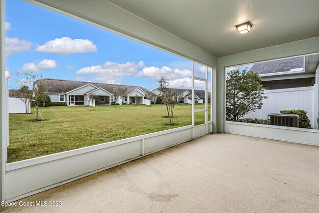 Foto del edificio - 7644 Loren Cove Dr