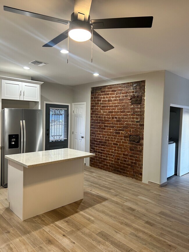 Foto del edificio - 382 W Quarry St