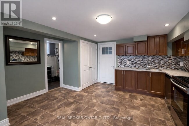 Building Photo - 926 Flagship Dr