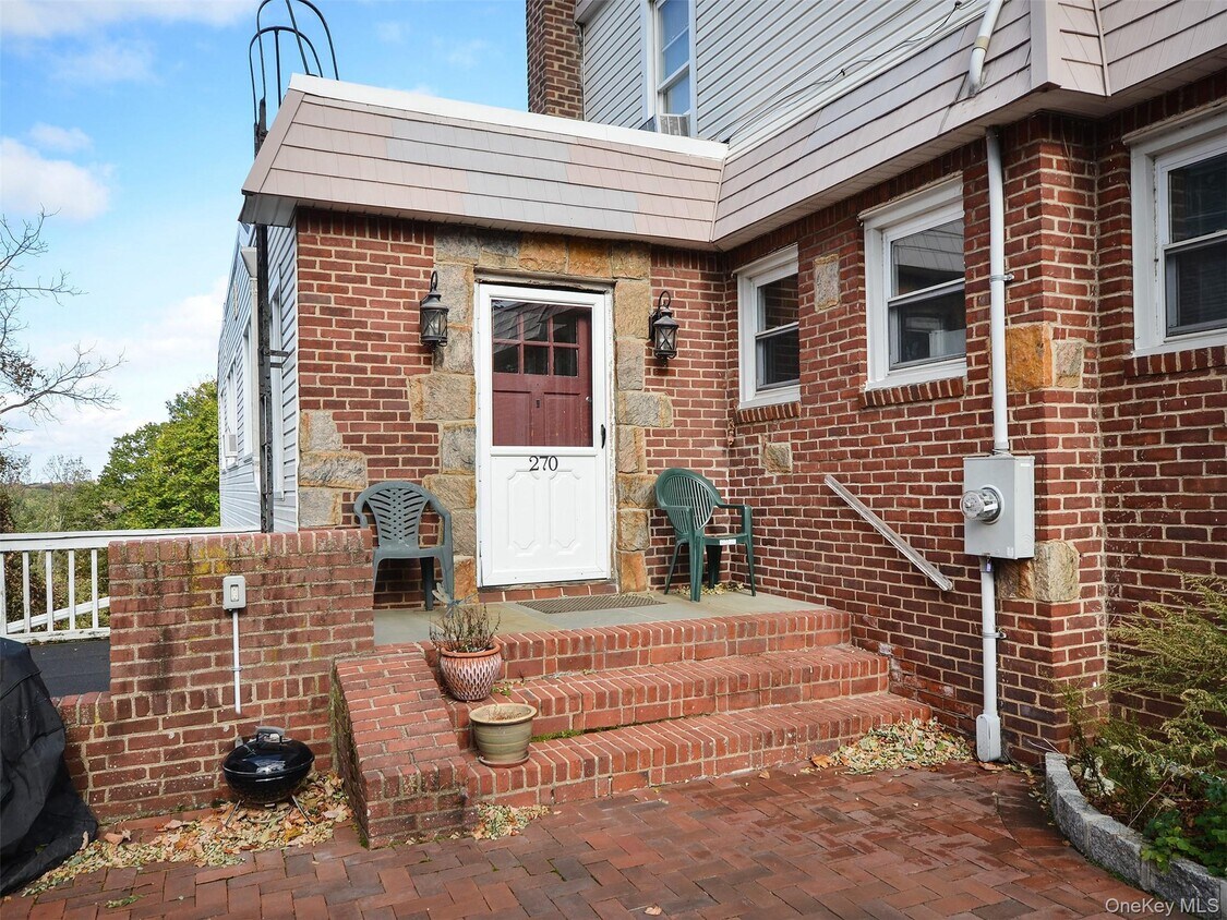 Foto del edificio - 270 8th Ave