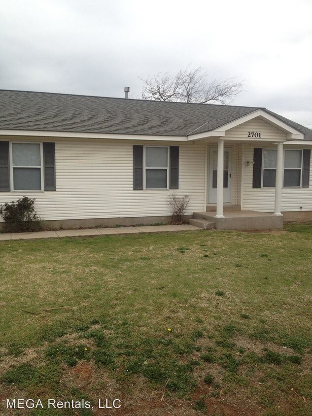 Building Photo - 2701 S Phillips Ave