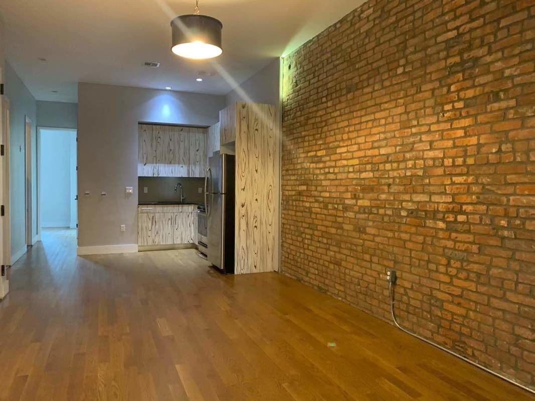 Primary Photo - 313 Pulaski St