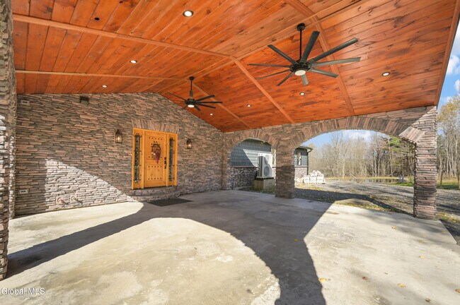 Foto del edificio - 217 Meade Rd