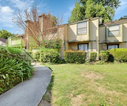 Building Photo - 600 Del Verde Cir