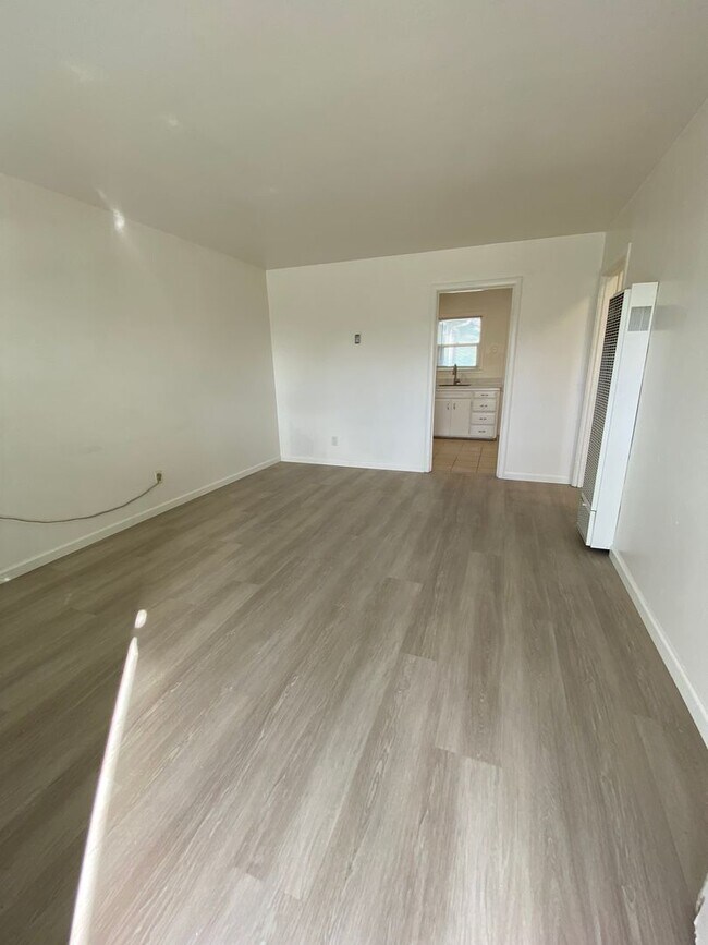 Foto del edificio - Rent Reduction!! 1bed/1bath Duplex within walking distance of Downtown Fairfield