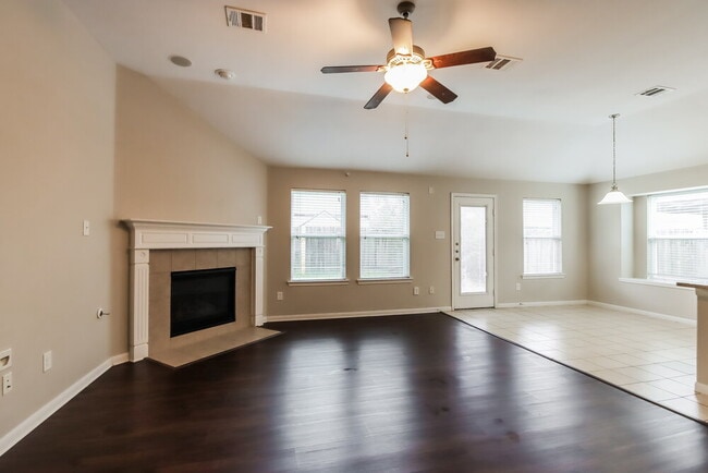 Foto del edificio - 21519 Kings Bend Dr