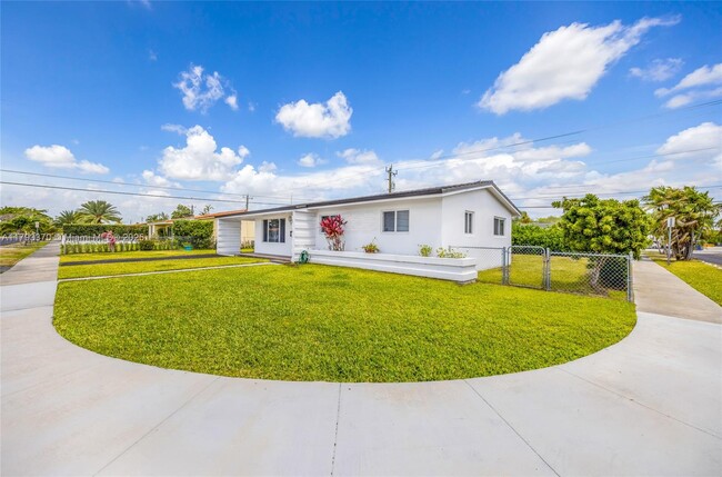 Building Photo - 8801 SW 17th St
