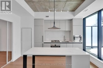 Building Photo - 1734 Bayview Ave