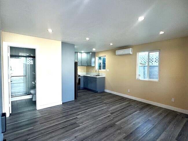 Foto del edificio - 10930 Otis St