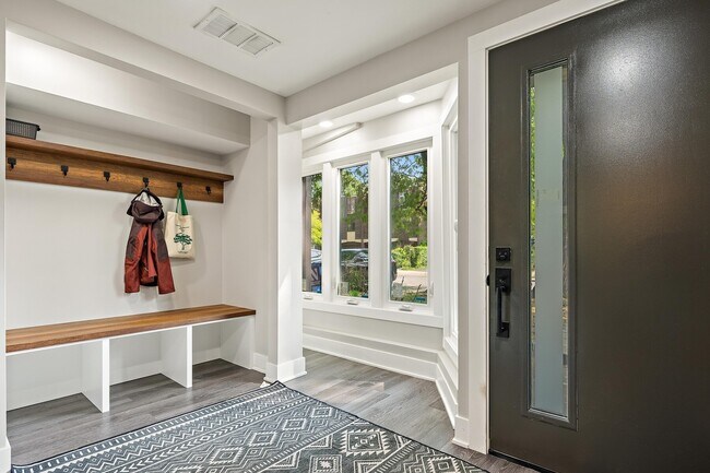 Foto del edificio - 614 E 33rd Pl