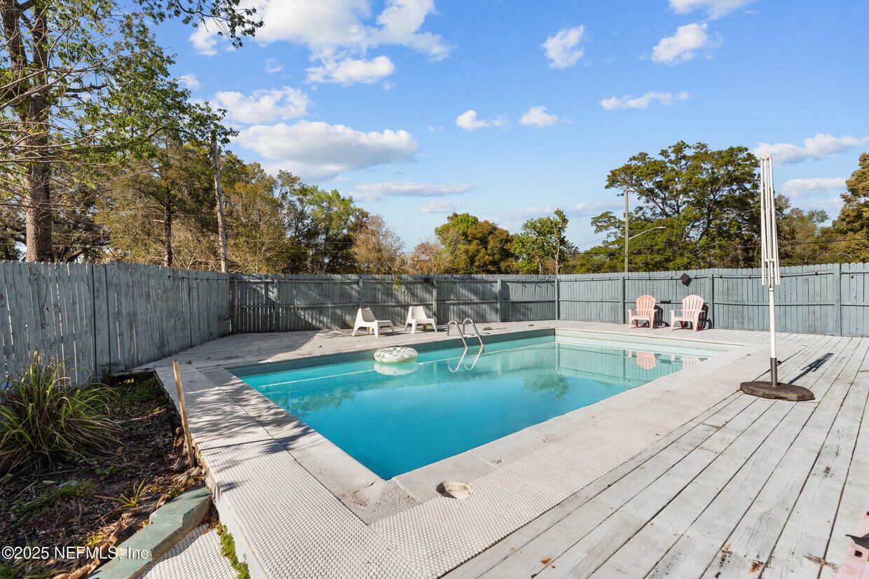 Foto principal - 6204 Commodore Dr