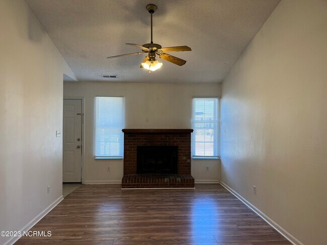 Foto del edificio - 105 Glenside Ct