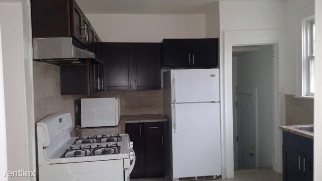 Building Photo - 4 br, 1.5 bath House - 743 Livingston Rd