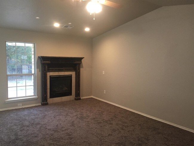 Building Photo - 116 Greentree Dr
