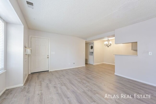 Foto del edificio - READY TO CALL HOME!! Awesome 2 bed, 1 bath...