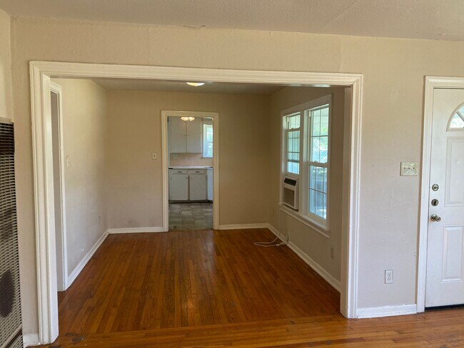 Building Photo - 2 Bedroom/2 Bath University Park Subdivision