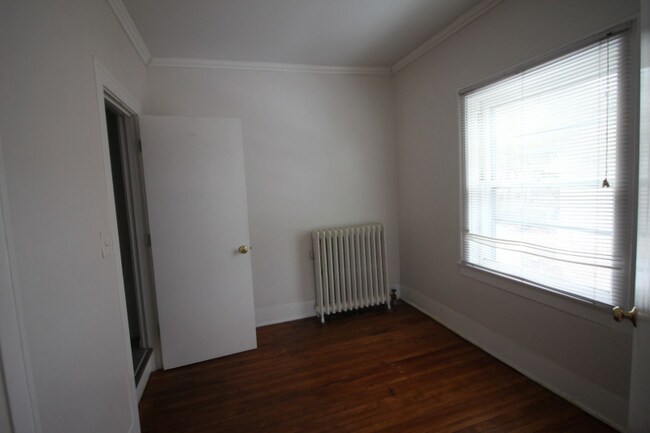 Building Photo - 2494 Saint Johns Ave