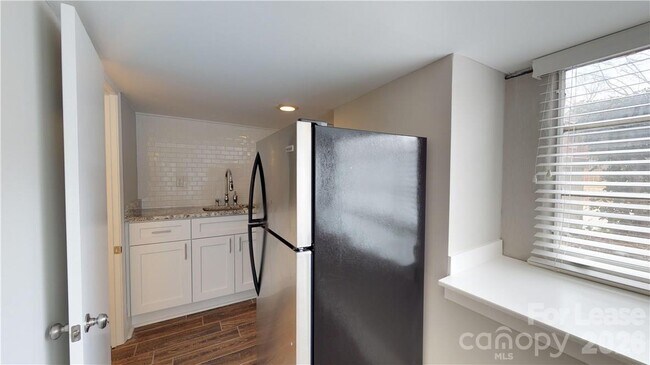 Foto del edificio - 428 Hawthorne Ln